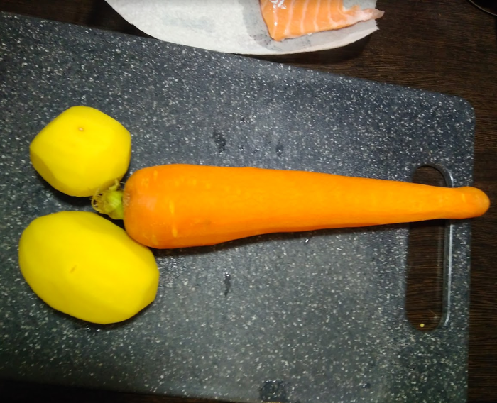 Как мы с женой готовим уху вдвоем))