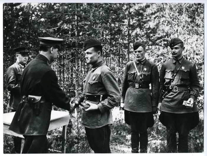    1941-1945 89   ,  ,   , 
