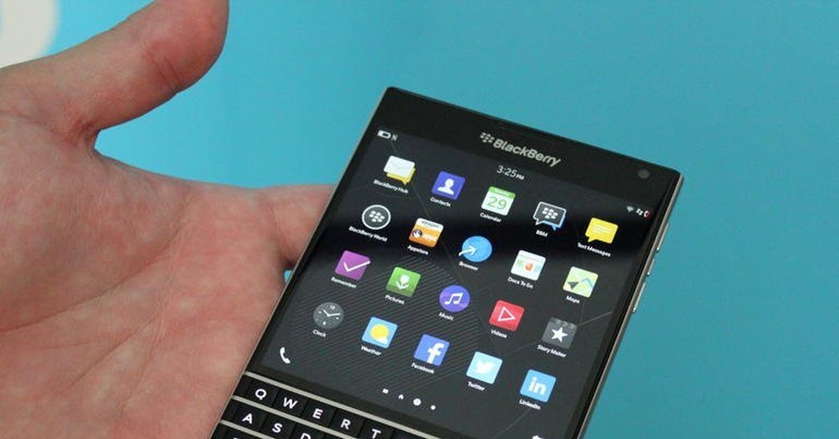 Квадратный смартфон. Смартфон BLACKBERRY Passport. BLACKBERRY Passport 2. BLACKBERRY Passport 1.