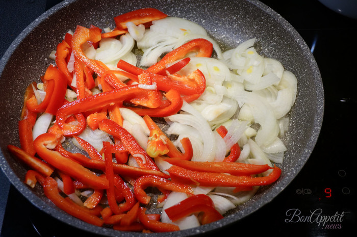 мясо жареное с замороженными овощами. Смотреть фото мясо жареное с замороженными овощами. Смотреть картинку мясо жареное с замороженными овощами. Картинка про мясо жареное с замороженными овощами. Фото мясо жареное с замороженными овощами