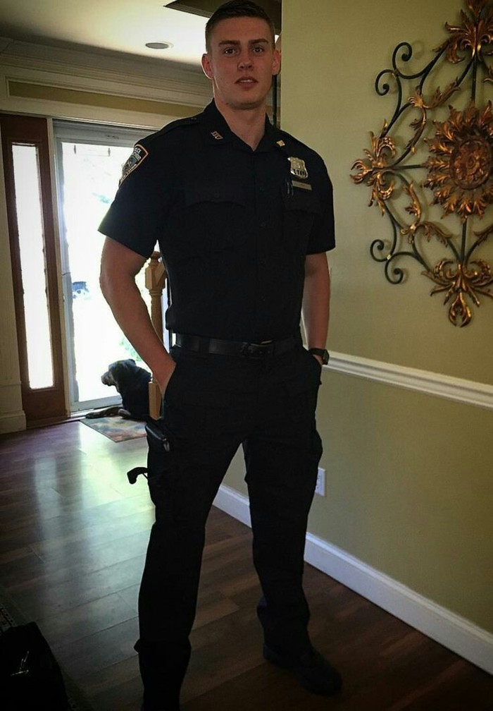 foto-parnya-v-politseyskoy-forme-kashemir-eroticheskiy-film