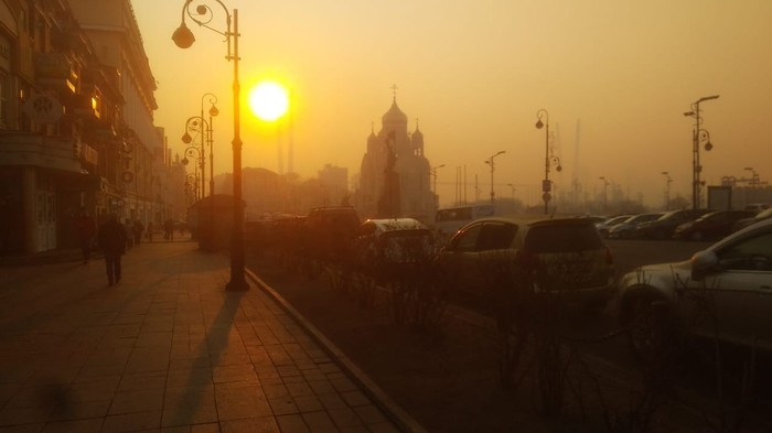 The city is waking up. - Good morning, Vladivostok, Fog