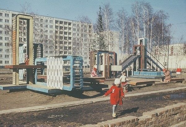 Детские деревянные городки времён СССР в Тобольске. - Детская площадка, Тобольск, СССР, Двор, Длиннопост, Городок, Деревянное зодчество