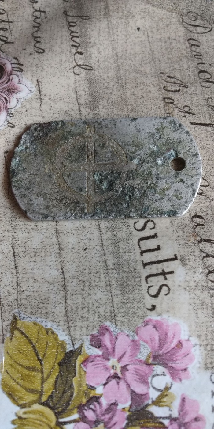 Help, I recently found a token with such a symbol, its meaning is interesting - Token, Symbol, Cross, Help, Symbols and symbols