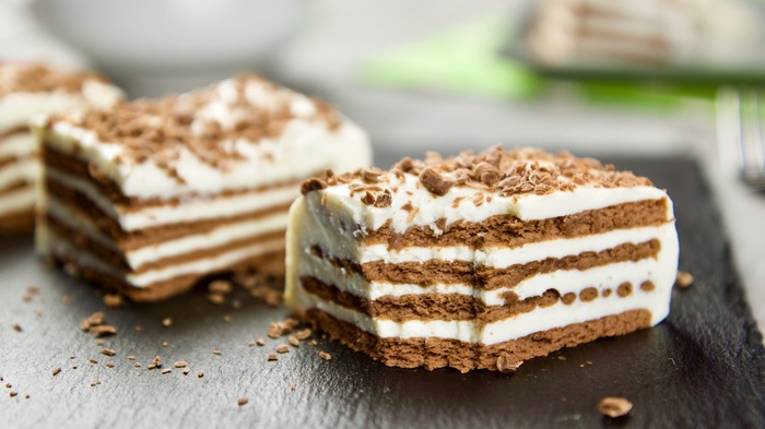 Торт без выпечки из печенья и творога