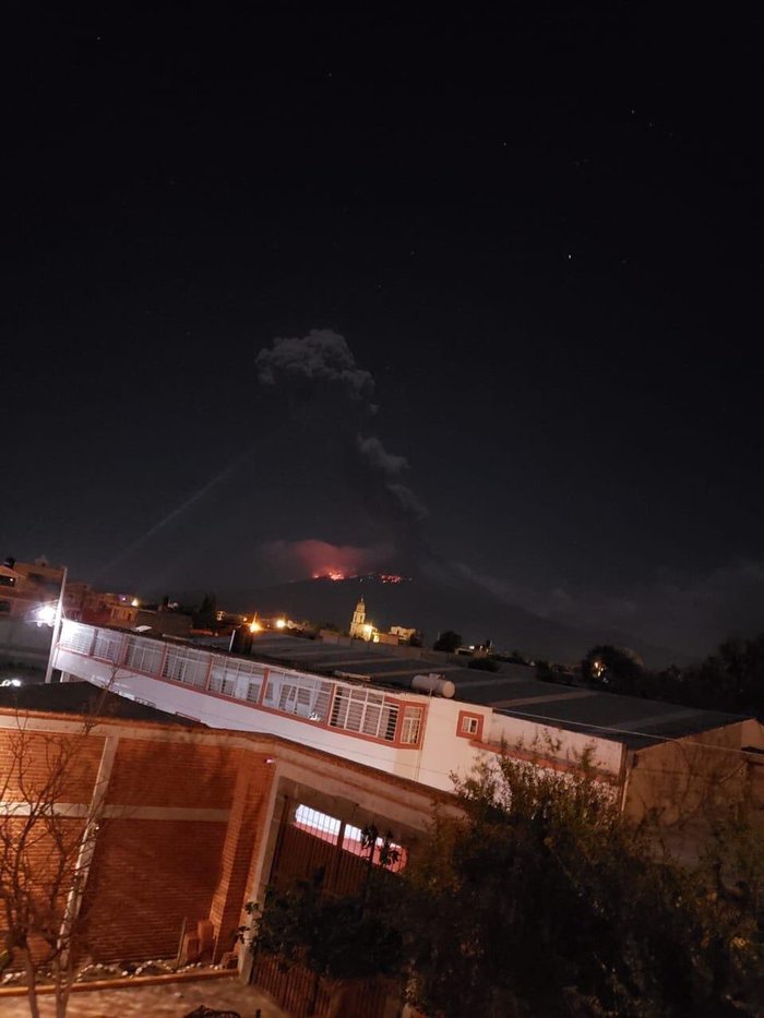 The most powerful explosion of the Popocatepetl volcano in Mexico in years of observation - Popocatepetl volcano, Video, Explosion, Russia today, Twitter, , Eruption, Volcano, Mexico, Society