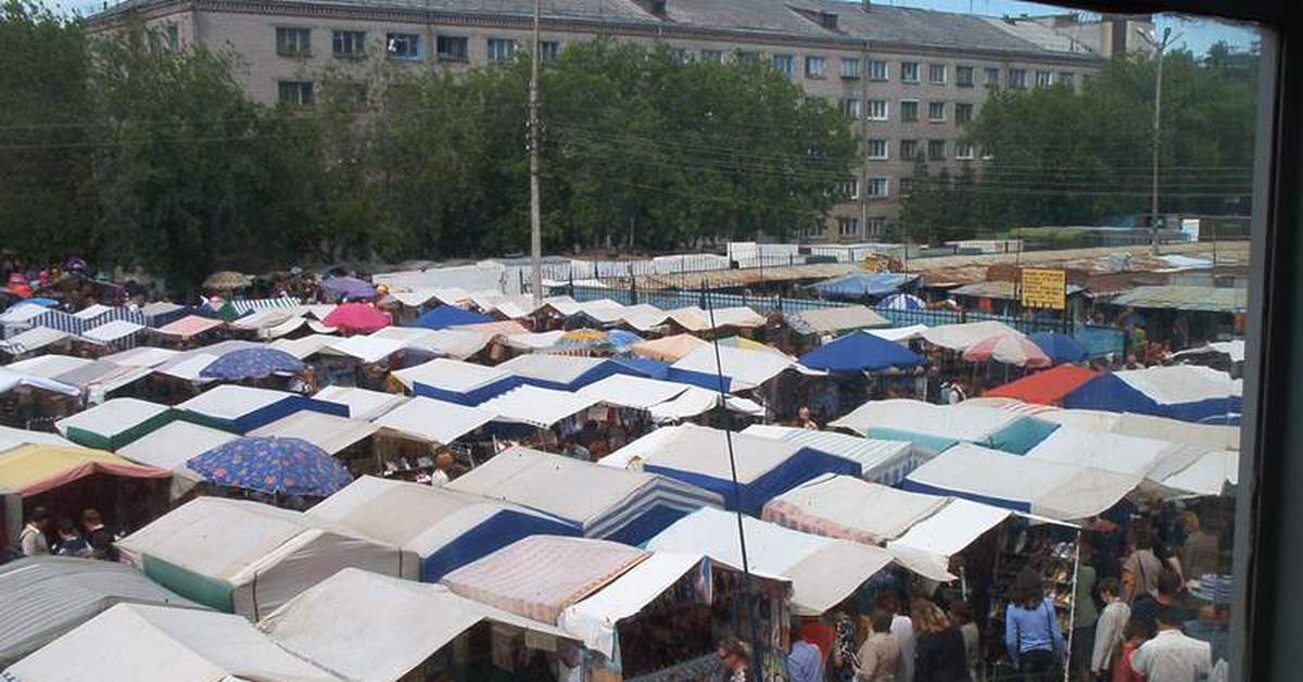 Рынки рядом. Черкизовский рынок Москва 90е ларьки. Вещевой рынок в Тюмени 90х. Центральный рынок 90 х Пенза. Центральный рынок Тюмень 90е.