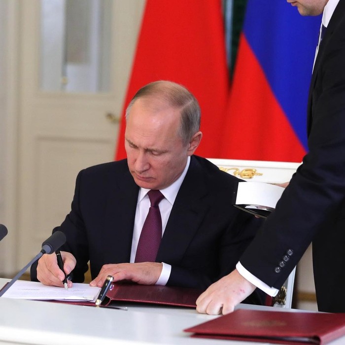 Vladimir Putin signed laws on fake news and disrespect for authority. - Power, Vladimir Putin, Law, Politics