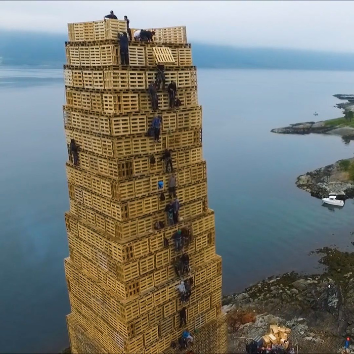 Higher and higher . - Building, Tower, The photo, Pallet, Pallets