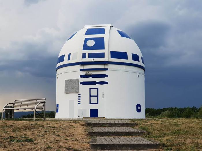 R2D2