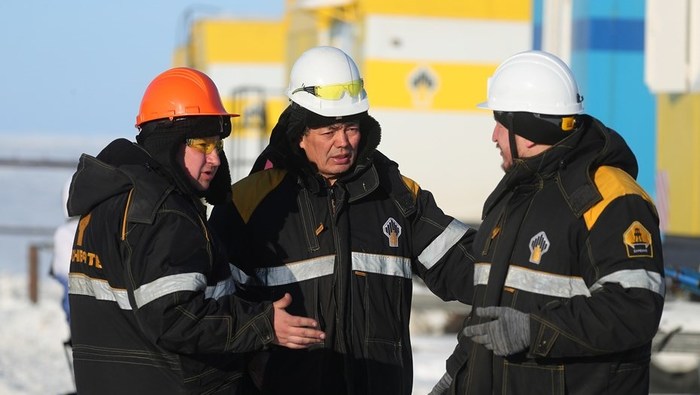 Benefits for oilmen are offered to be paid from the National Welfare Fund - Society, Politics, Dmitry Medvedev, NWF, Oil, Oil workers, Delovoy Peterburg, Rise in prices