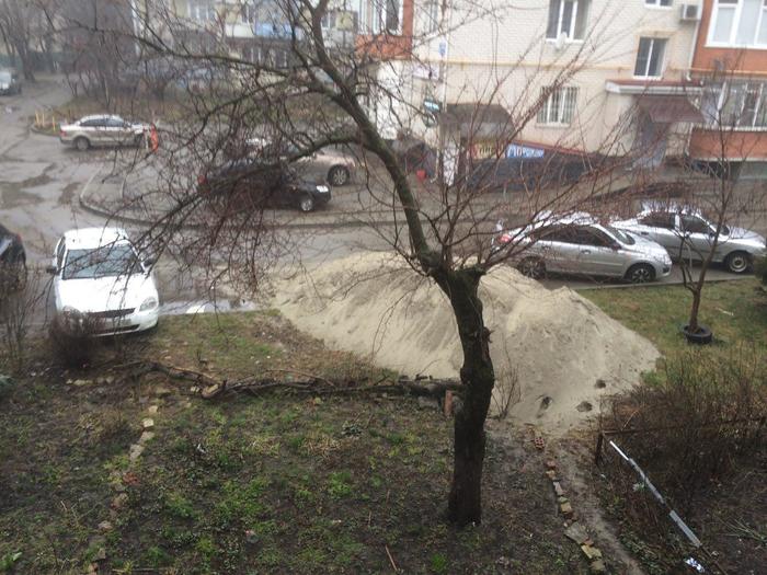 Sandbox in the adjacent territory of the yard - My, Negative, Sand, Housing and communal services, Longpost, Stavropol