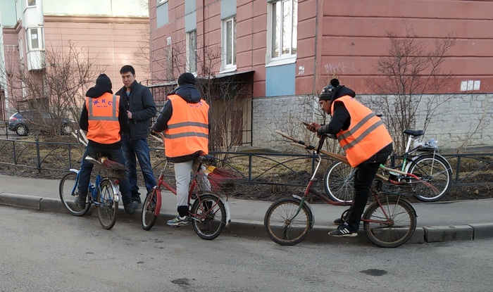 Cycling team of Central Asia with a coach - My, Tajiks, Housing and communal services, Street cleaner, A bike