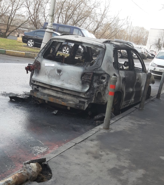 A car caught fire on Kantemirovskaya - Kantemirovskaya Metro Station, Auto, Longpost