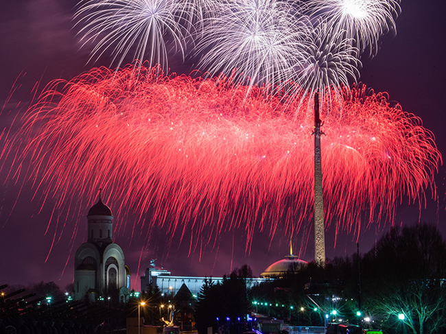 Fireworks in Moscow in honor of the 75th anniversary of the liberation of Odessa from the Nazis - Video, Longpost, Moscow, Story, The Great Patriotic War, Odessa, Anniversary, Firework, Russia today, Tvzvezdaru