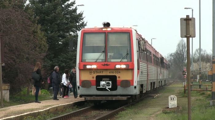 The Hungarians supplied us with diesel trains for a long time, and we supplied them with rail buses.) - Railway, , Rail bus, Metrovagonmash, Longpost