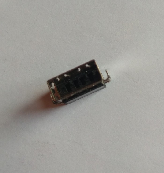Помогите опознать usb разъем ноутбука | Пикабу