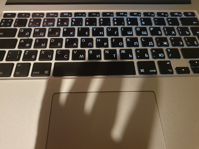 Тень на ноутбуке