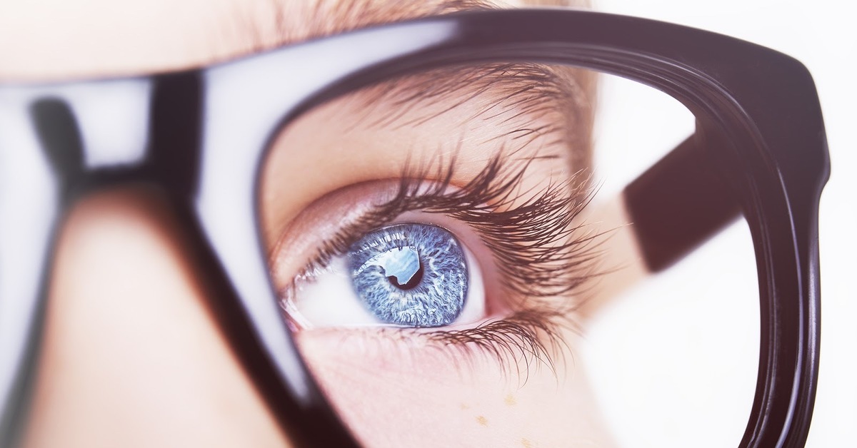 Вернуть зрение при глаукоме. Ухудшение зрения. Снижение зрения. Глаз с нарушением зрения. Ухудшение зрения у подростка.