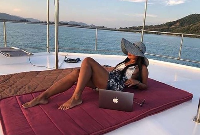 В Таиланде парню, построившему дом на воде, грозит смертная казнь. Паттайя, США, Граница, ВМС, Туризм, Индийский океан, Дом, Гифка, Длиннопост, Негатив