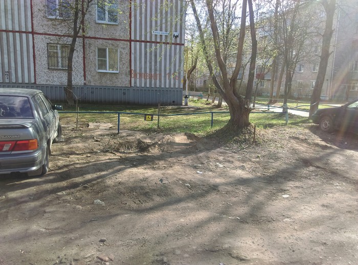 Places for the disabled - My, Неправильная парковка, Lawn, Disabled person