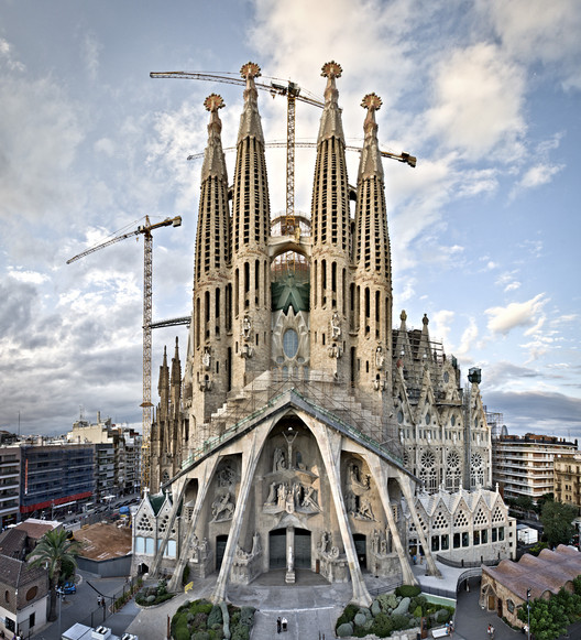 Антонио гауди собор саграда фамилия. Саграда фамилия – знаменитый долгострой Гауди в Барселоне