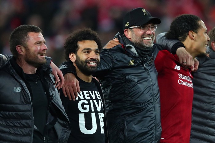 Salah watched the match against Barcelona in a t-shirt with the words Never give up - Football, Mohammed Salah, Barcelona, Liverpool, Champions League, Longpost, Barcelona Football Club