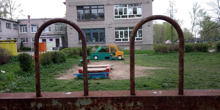 This car seems to have seen some... - My, The photo, Kindergarten, Some shit