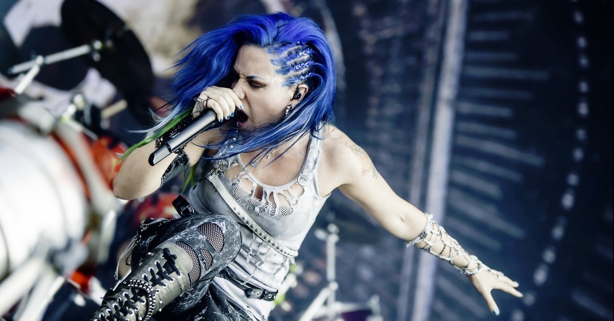 Уайт метал. Группа Arch Enemy солистка. Alissa White-Gluz. Arch Enemy Алисса Уайт-глаз. Arch Enemy вокалистка Алиса.