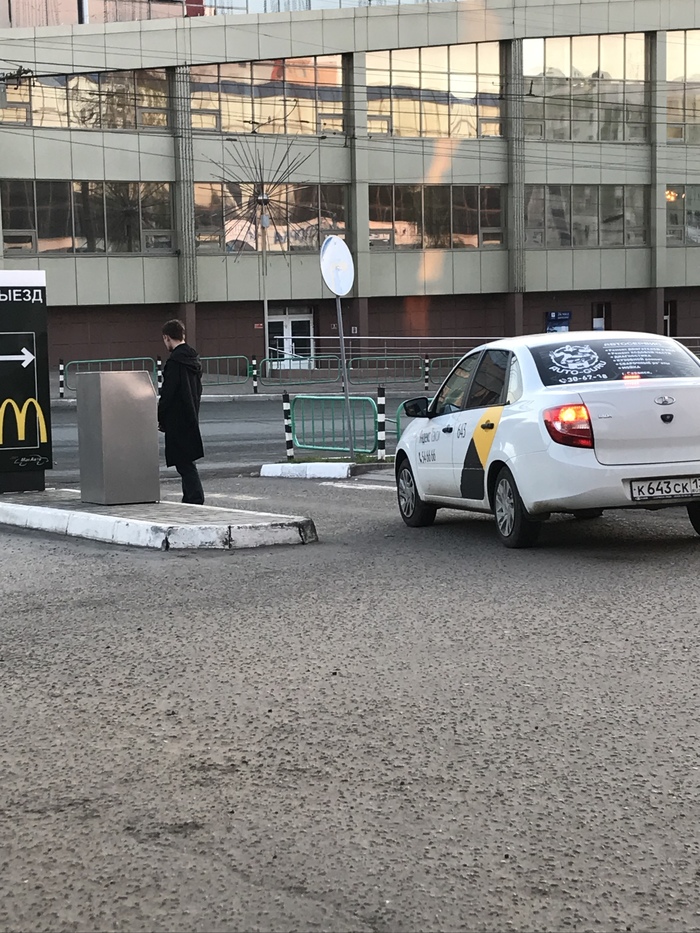 When is the technical break at McDonald's. - My, Yandex Taxi, Impatience, Pissing boy, McDonald's