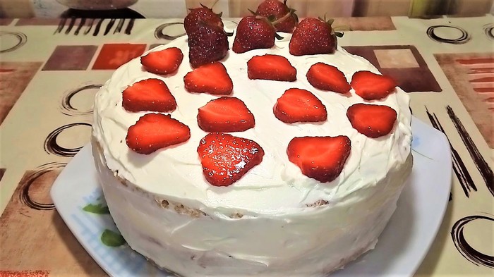 Strawberry cake with cottage cheese - butter cream. - My, Cake, Strawberry cake, Biscuit, Video recipe, Recipe, Food, Video, Longpost, Cooking