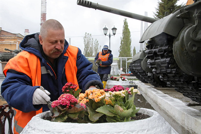 Flowers and iron: tulips and begonias blossomed on the Ural industrial giants - My, Industry, Ural, Factory, Nizhny Tagil, Flowers, Longpost