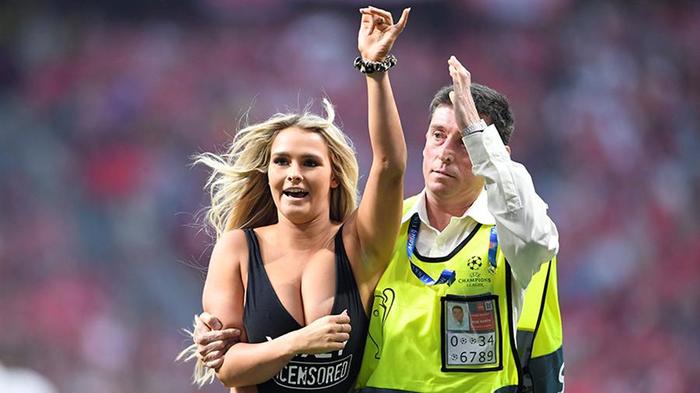 The Instagram account of the girl who ran onto the field in the Champions League final was blocked. In a day, he collected more than 2,500,000 subscribers - Football, Champions League, Instagrammers, Hooliganism, PR, Longpost