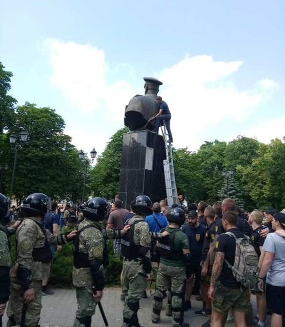 Памятник Жукову в Харькове