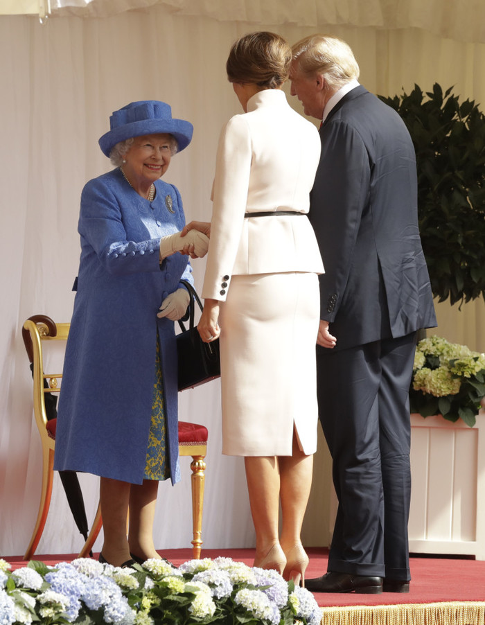 Who makes Trump suits? - Queen Elizabeth II, Queen, Longpost, Crumpled, Costume, England, USA, The president, Elizabeth, Donald Trump