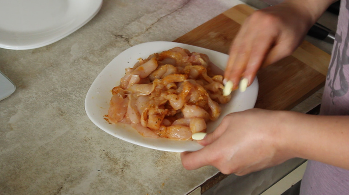 Рецепт Кабачки с баклажанами и курицей. Калорийность, химический состав и пищевая ценность.