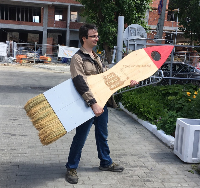 When they asked for a large brush, but did not specify the details. - My, , Yekaterinburg, Volunteering, Wooden house, Tom Sawyer Fest