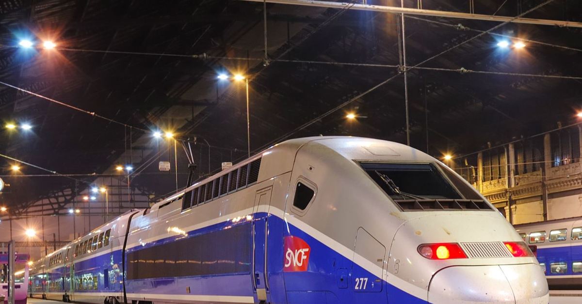 Train france. Поезд TGV Франция. Скоростной поезд TGV Франция. Французские скоростные поезда TGV. Французский поезд TGV.