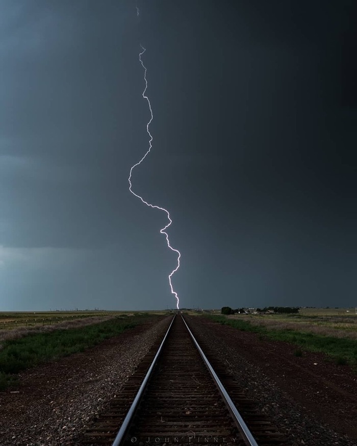 Exactly. - Railway, Lightning, Linear perspective, The photo