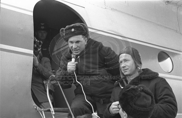 First in outer space! - Космонавты, Legend, Black and white photo, The hero of the USSR, the USSR, , Longpost, Alexey Leonov, Sewer hatch