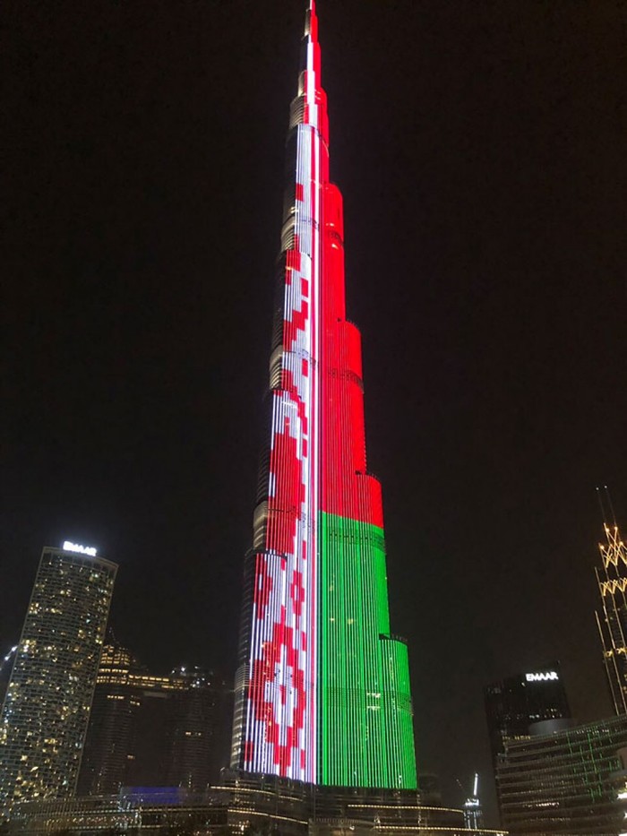 The tallest building in the world Burj Khalifa in honor of the Independence Day of the Republic of Belarus was painted in the colors of the national flag - Burj Khalifa, Independence Day, Republic of Belarus, The photo, Skyscraper, Flag