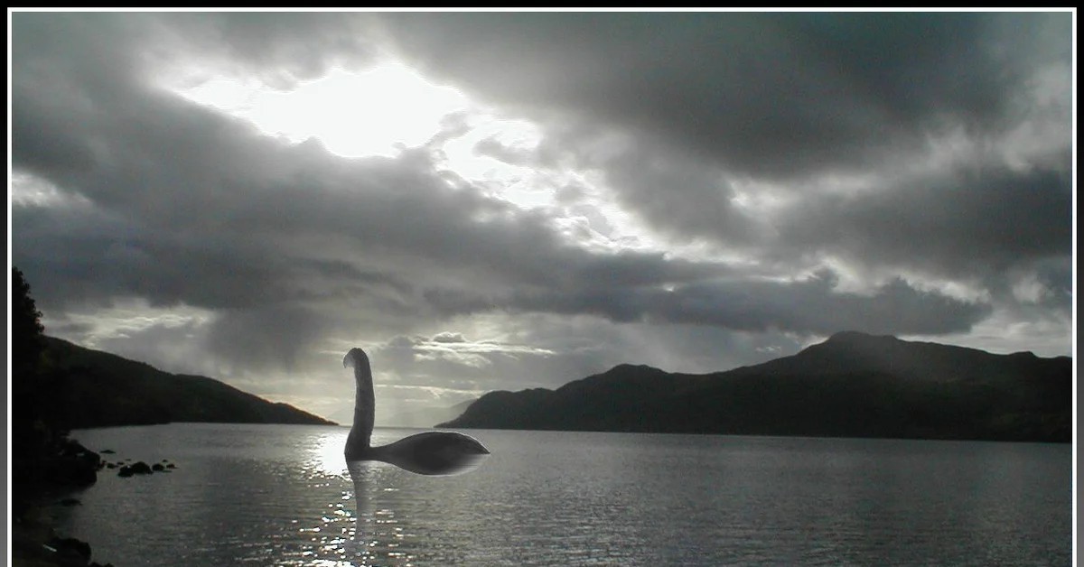 Loch ness lake monster. Озеро Лохнесс и Лохнесское чудовище. Озеро Лохнесс в Шотландии чудовище. Озеро Лохнесс Несси. Озеро Шотландии монстр Несси.