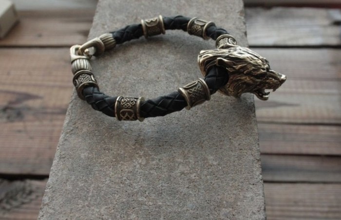 Is that the head of a wolf or a bear? - My, Gardar, A bracelet, Paracord, Slavs, Paganism, Veles, Amulet