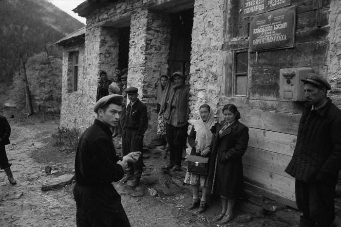 Georgia. Fellow villagers are waiting for the opening of the savings bank. 1956 - Village, Georgia, Savings bank, Retro, 50th, The photo, the USSR