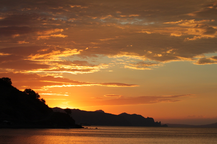 Dawn by the sea without a florist - The photo, Crimea, The mountains, No filters, Sea, dawn, My