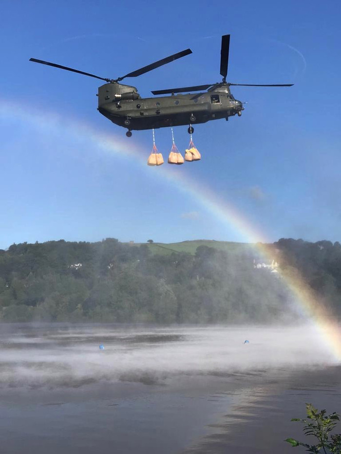 Чинук с мешками - Вертолет, Чинук, Стихия, Длиннопост, Видео, Boeing ch-47 Chinook