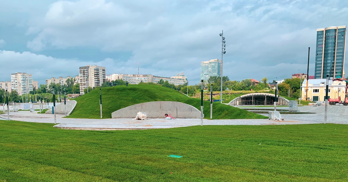 Эспланада пермь. Парк городская Эспланада Пермь. Эспланада Пермь 2020 лето. Холмы на эспланаде в Перми. Эспланада Пермь 2021 лето.