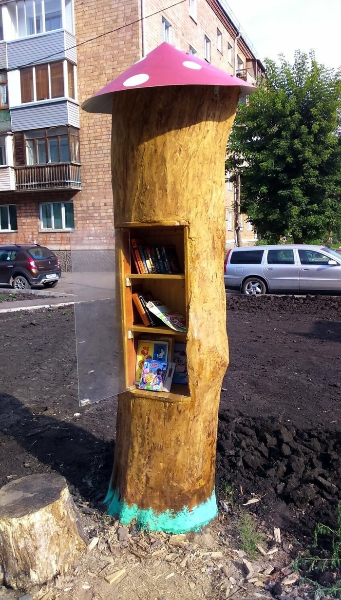 The guy made a bookcase out of dry wood - Tree, Books, Stump, Closet, The photo