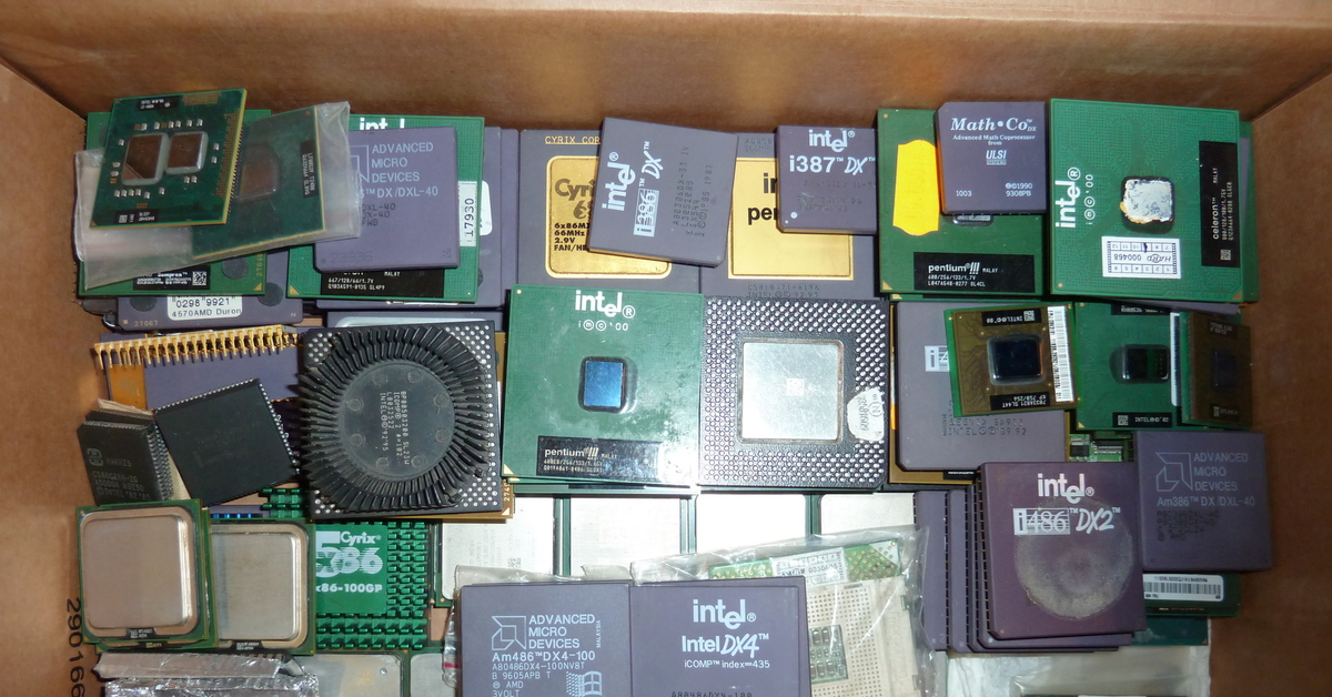 Старые интел. Интел пентиум старый процессор. Сокеты процессоров Intel 486. Intel Pentium 90. Процессор Intel gtynbevстарый.
