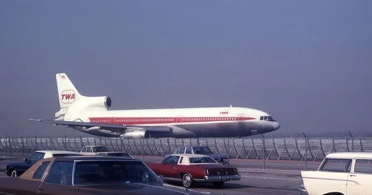 Самолет через год. Лос Анджелес 1970-х. Лос Анджелес 1976. Лос Анджелес 1970 год. Лос Анджелес 1976 год.